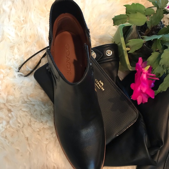 🆕 🎉HP🎊 LAST PAIR! Coach Dani Booties. Leather. - Picture 4 of 8
